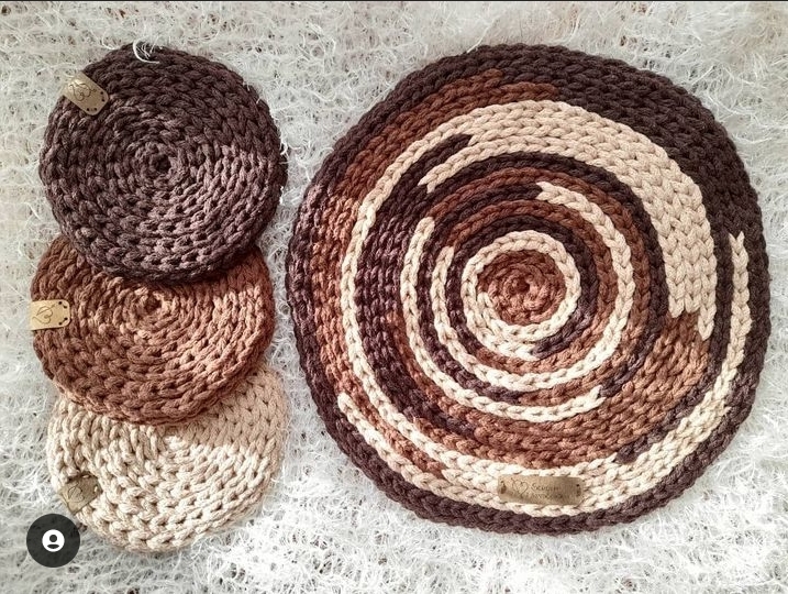Pads and coasters